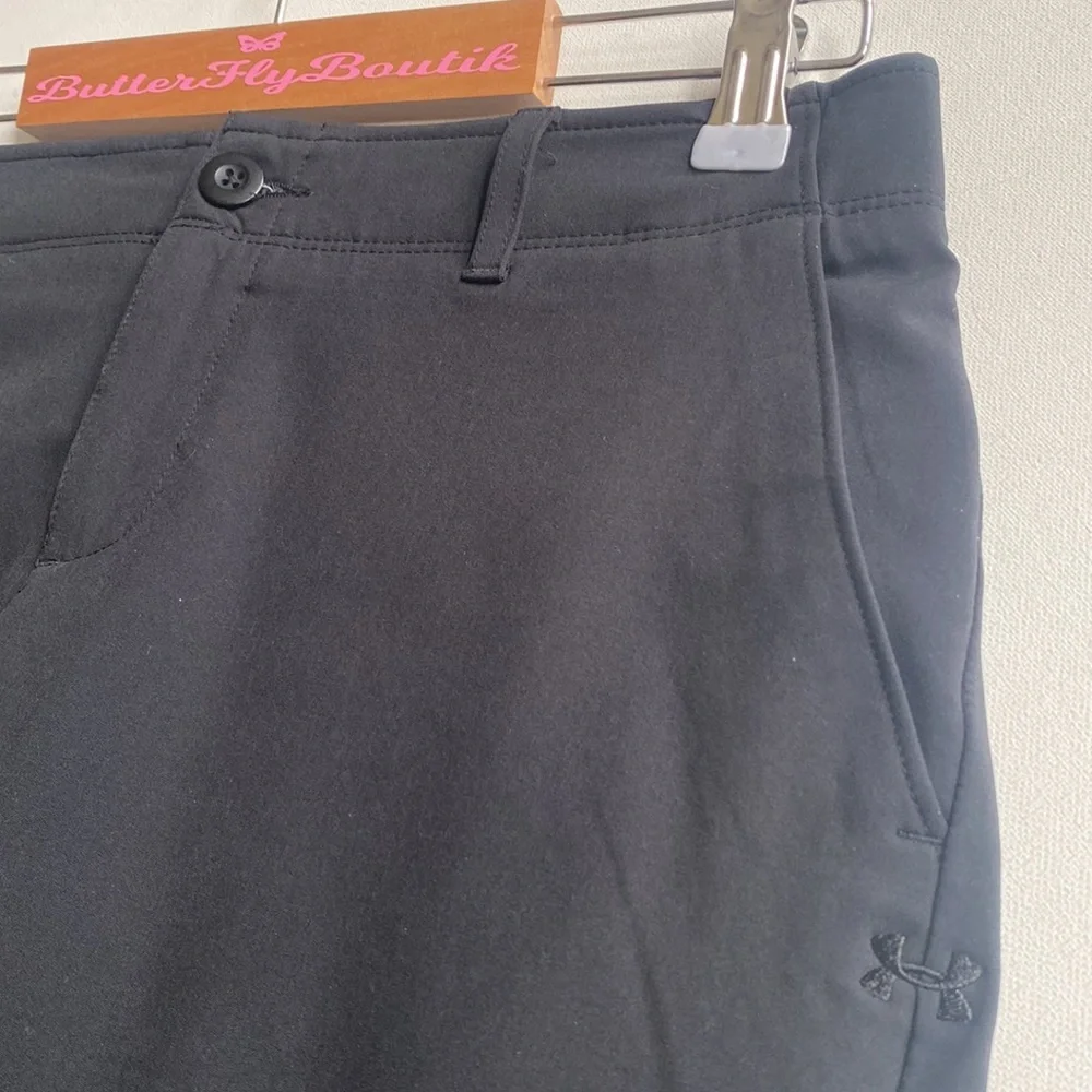 (A6) Under Armor Black Button Fly‎ split hem Fitted shorts, Size S